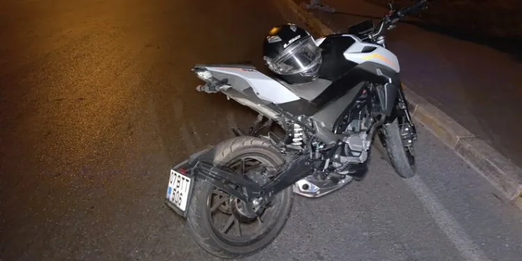 Alkollü ve ehliyetsiz sürücünün kontrolünden çıkan araç şarampole takla attı: 2 yaralı