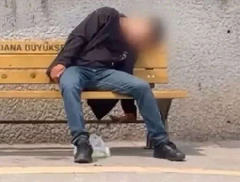 İçişleri Bakanı Yerlikaya ile Aile ve Sosyal Hizmetler Bakanı Göktaş, Karşıyaka Mezarlığı’nda yer alan 15 Temmuz Şehitliğindeki anma törenine katıldı