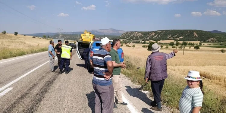 İçişleri Bakanı Yerlikaya ile Aile ve Sosyal Hizmetler Bakanı Göktaş, Karşıyaka Mezarlığı’nda yer alan 15 Temmuz Şehitliğindeki anma törenine katıldı