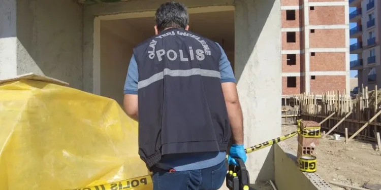 İçişleri Bakanı Yerlikaya ile Aile ve Sosyal Hizmetler Bakanı Göktaş, Karşıyaka Mezarlığı’nda yer alan 15 Temmuz Şehitliğindeki anma törenine katıldı