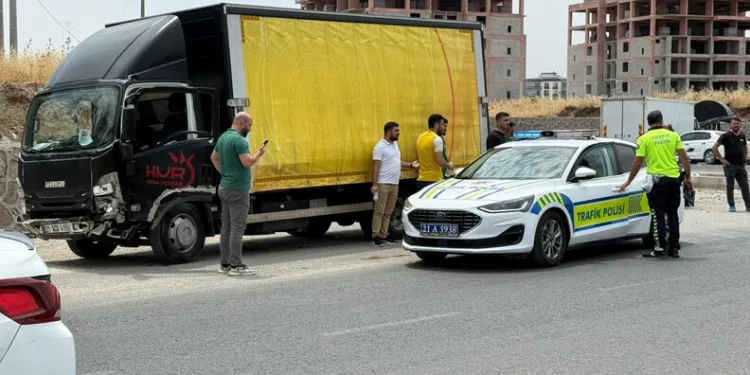 İçişleri Bakanı Yerlikaya ile Aile ve Sosyal Hizmetler Bakanı Göktaş, Karşıyaka Mezarlığı’nda yer alan 15 Temmuz Şehitliğindeki anma törenine katıldı