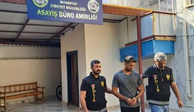 Alevler geceyi böyle aydınlattı: Yanan köy havadan görüntülendi