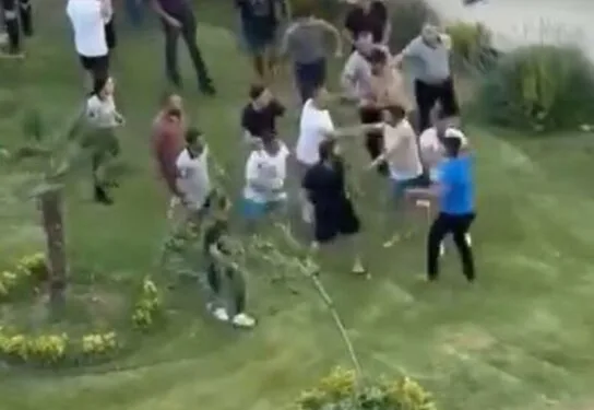Alevler geceyi böyle aydınlattı: Yanan köy havadan görüntülendi