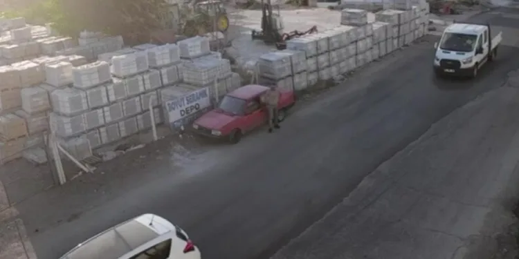 Tırpanla ot biçerken parmağını kopardı