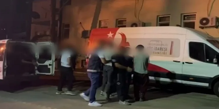 Tırpanla ot biçerken parmağını kopardı