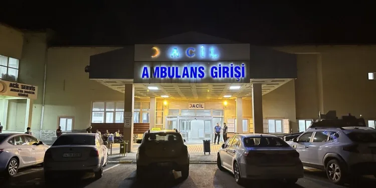 Tırpanla ot biçerken parmağını kopardı