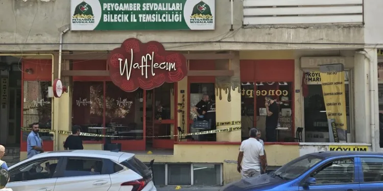 Aydın açıklarında 24 düzensiz göçmen yakalandı