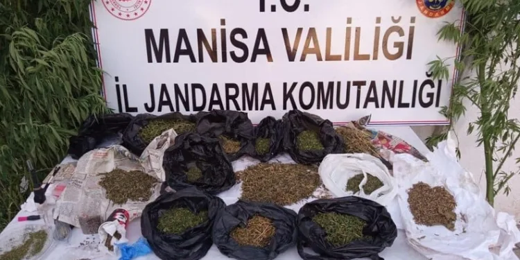 Aydın açıklarında 24 düzensiz göçmen yakalandı