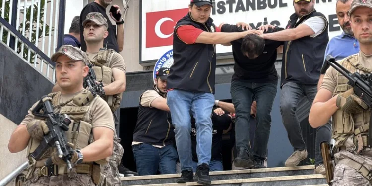 Aydın açıklarında 24 düzensiz göçmen yakalandı