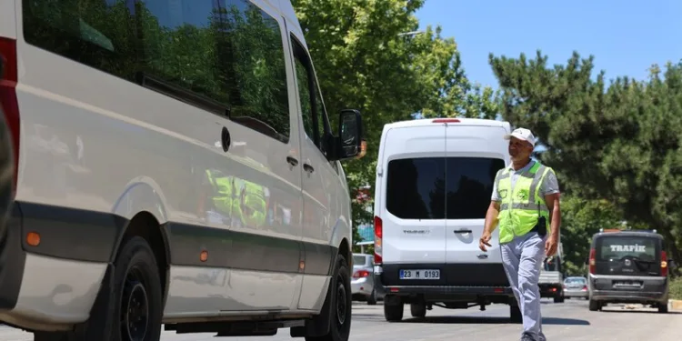 Aydın açıklarında 24 düzensiz göçmen yakalandı