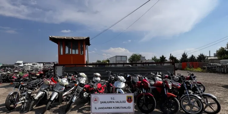Burdur’da iki otomobil çarpıştı: 2 yaralı