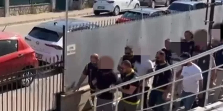 Burdur’da iki otomobil çarpıştı: 2 yaralı
