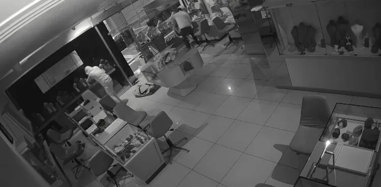 Burdur’da iki otomobil çarpıştı: 2 yaralı