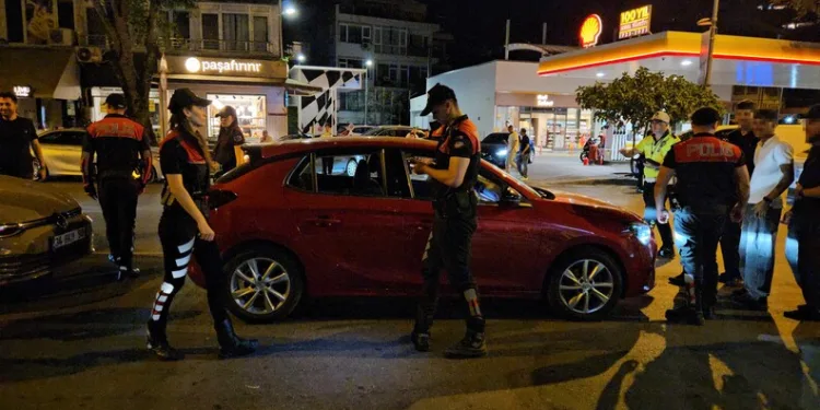 Burdur’da iki otomobil çarpıştı: 2 yaralı