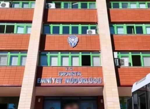Sultangazi’de çıkan yangında 2 gecekondu kullanılamaz hale geldi