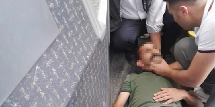 Sultangazi’de çıkan yangında 2 gecekondu kullanılamaz hale geldi