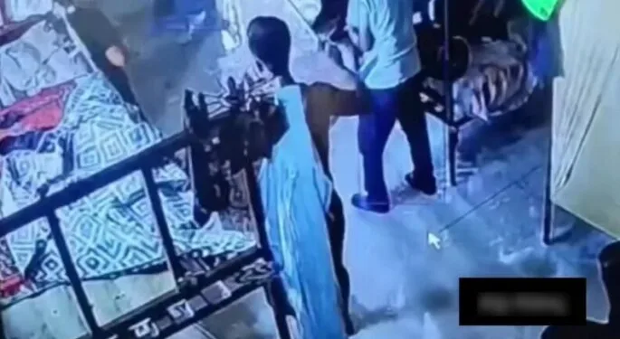 Sultangazi’de çıkan yangında 2 gecekondu kullanılamaz hale geldi