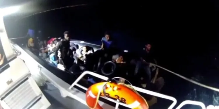 Sultangazi’de çıkan yangında 2 gecekondu kullanılamaz hale geldi