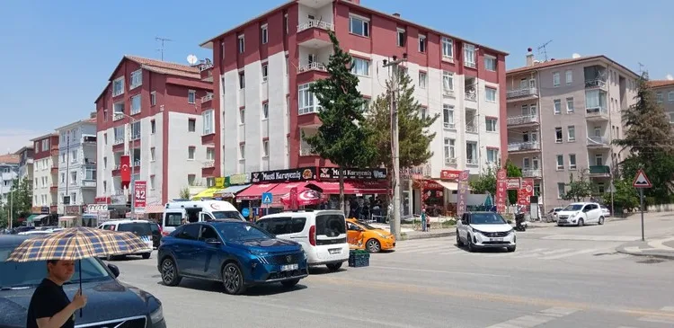 Sultangazi’de çıkan yangında 2 gecekondu kullanılamaz hale geldi