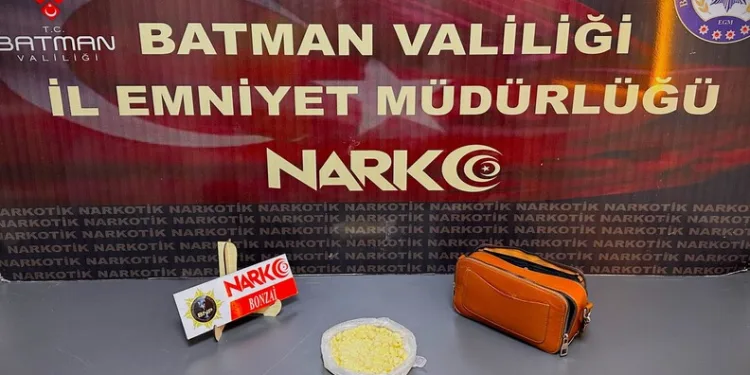 Alkollü sürücü kaldırımda yürüyen yayalara çarptı: 2 yaralı