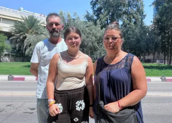 Kavgayı ayırmaya çalışırken öldüresiye dövülen genç 1 haftadır yaşam mücadelesi veriyor