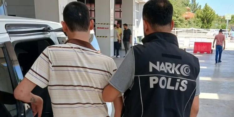 Kavgayı ayırmaya çalışırken öldüresiye dövülen genç 1 haftadır yaşam mücadelesi veriyor