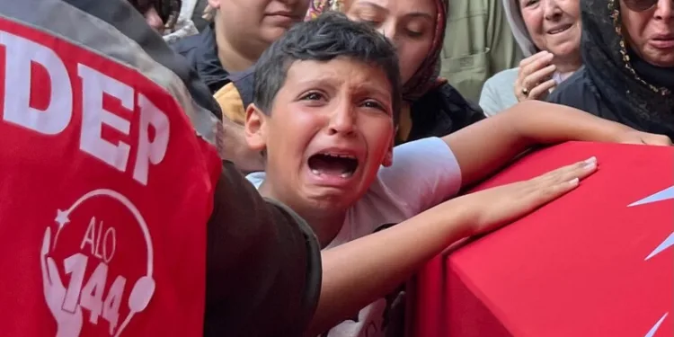 Balya yapan çiftçi anız yangınını fark etti: 5 dekar alan kül oldu