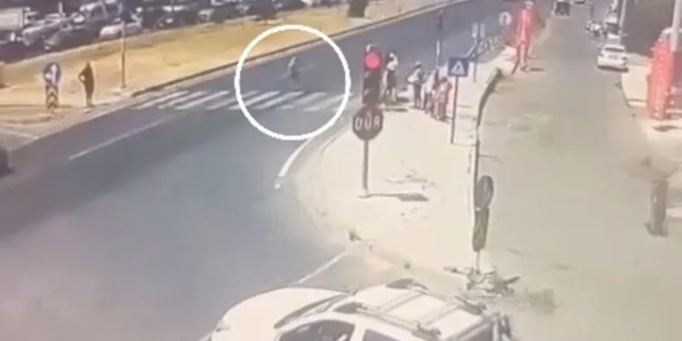 Balya yapan çiftçi anız yangınını fark etti: 5 dekar alan kül oldu