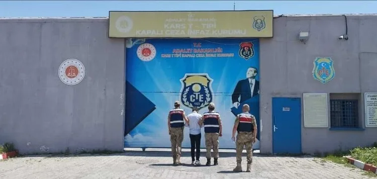 Bandırma’da ruhsatsız silah ve etil alkol ele geçirildi
