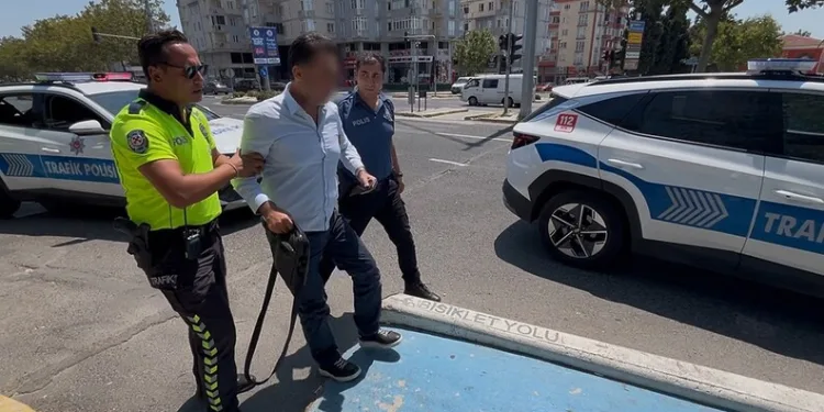 Bandırma’da polis kılığında 1 milyonluk dolandırıcılığa suçüstü
