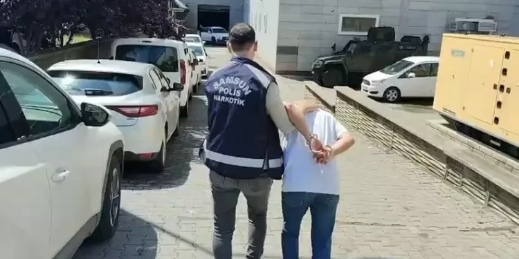 Bandırma’da polis kılığında 1 milyonluk dolandırıcılığa suçüstü