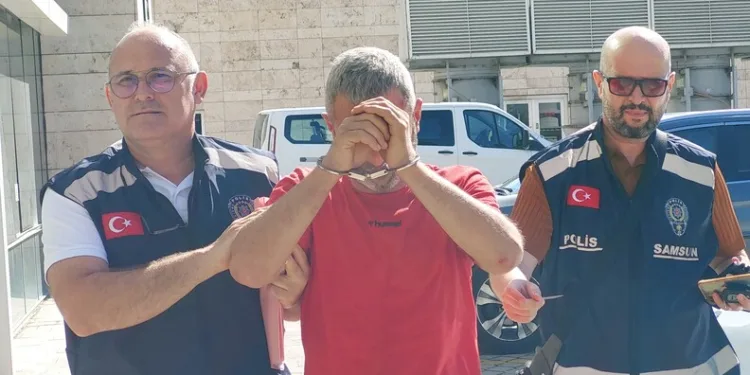 Alevler, evlere ulaşmadan söndürüldü