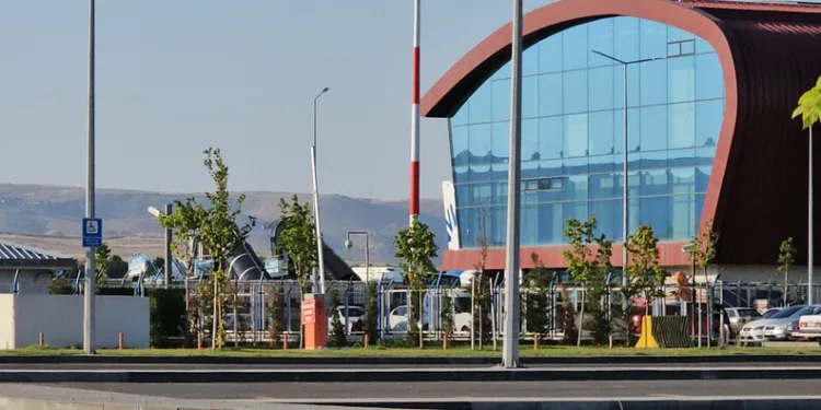 Kahramanmaraş yangınında ekiplerin zorlu mücadelesi