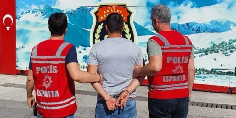 Isparta’da aranan 3 şahıs yakalanarak cezaevine gönderildi