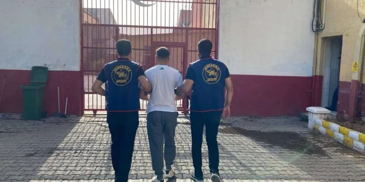 Isparta’da aranan 3 şahıs yakalanarak cezaevine gönderildi