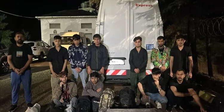 Isparta’da aranan 3 şahıs yakalanarak cezaevine gönderildi