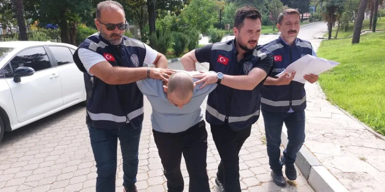 Isparta’da aranan 3 şahıs yakalanarak cezaevine gönderildi