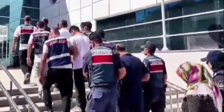 Isparta’da aranan 3 şahıs yakalanarak cezaevine gönderildi