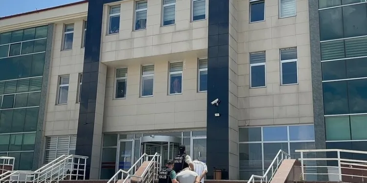 Bakan Yerlikaya: “FETÖ’ye yönelik düzenlenen operasyonlarımızda 77 şüpheliyi yakaladık”