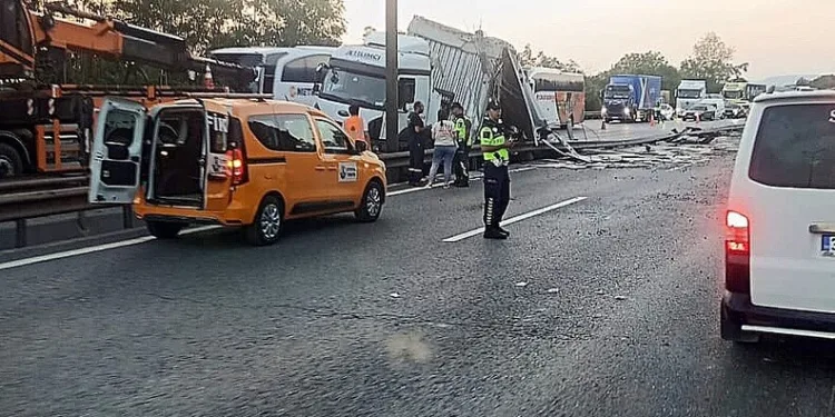 Elektrikli bisiklet ile motosiklet çarpıştı: 1 ağır yaralı