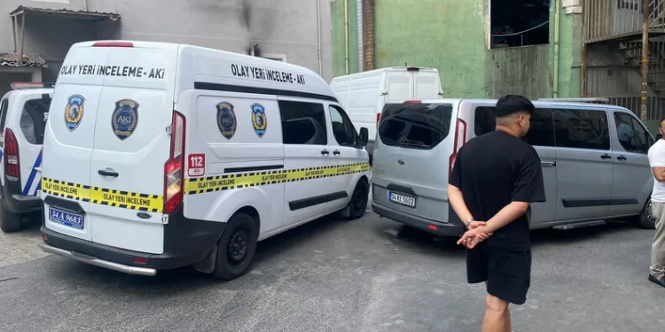 Kazdıkları 14 metrelik tünelde suçüstü yakalandılar