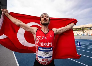 Berke Akçam’dan altın madalya