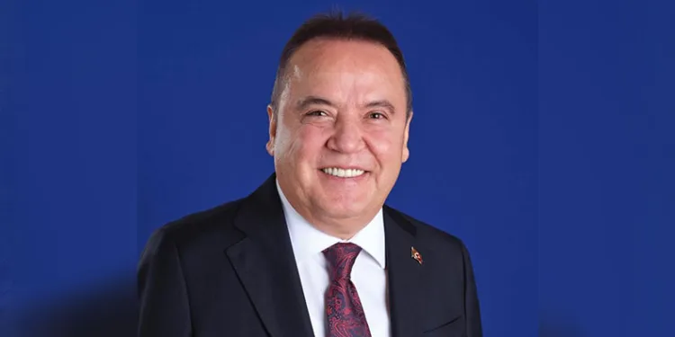Muhittin Böcek kontrol için hastaneye kaldırıldı