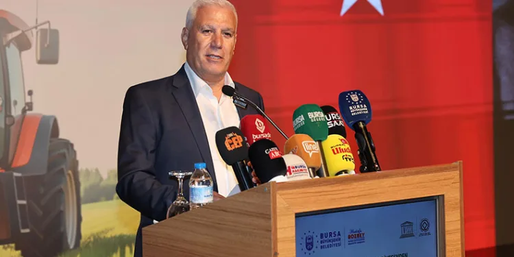 Bozbey’den çiftçilere: “Allah aşkına anız yakmayın”