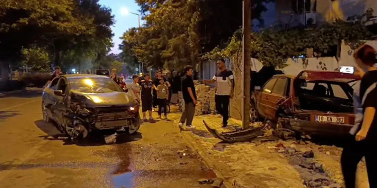 Bisikletli çocuğa çarpmamak için park halindeki araca çarptı