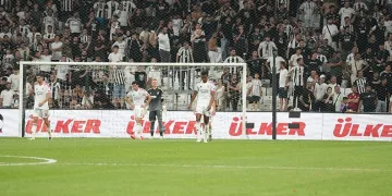Beşiktaş ilk resmi maçında mağlup