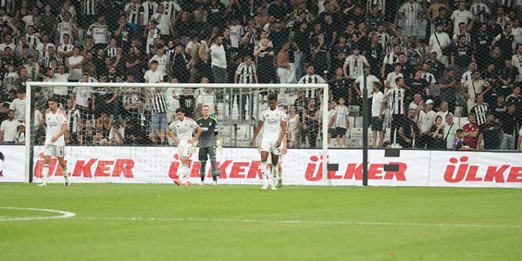 Beşiktaş ilk resmi maçında mağlup