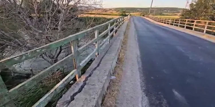 Her araç geçtiğinde beşik gibi sallanıyor