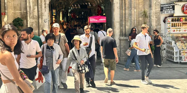 Kapalıçarşı yılın ilk 6 ayında 5 milyon turist ağırladı