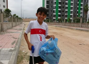 ‘Takipçim kadar çöp topluyorum’ diyerek milyonlara ulaştı